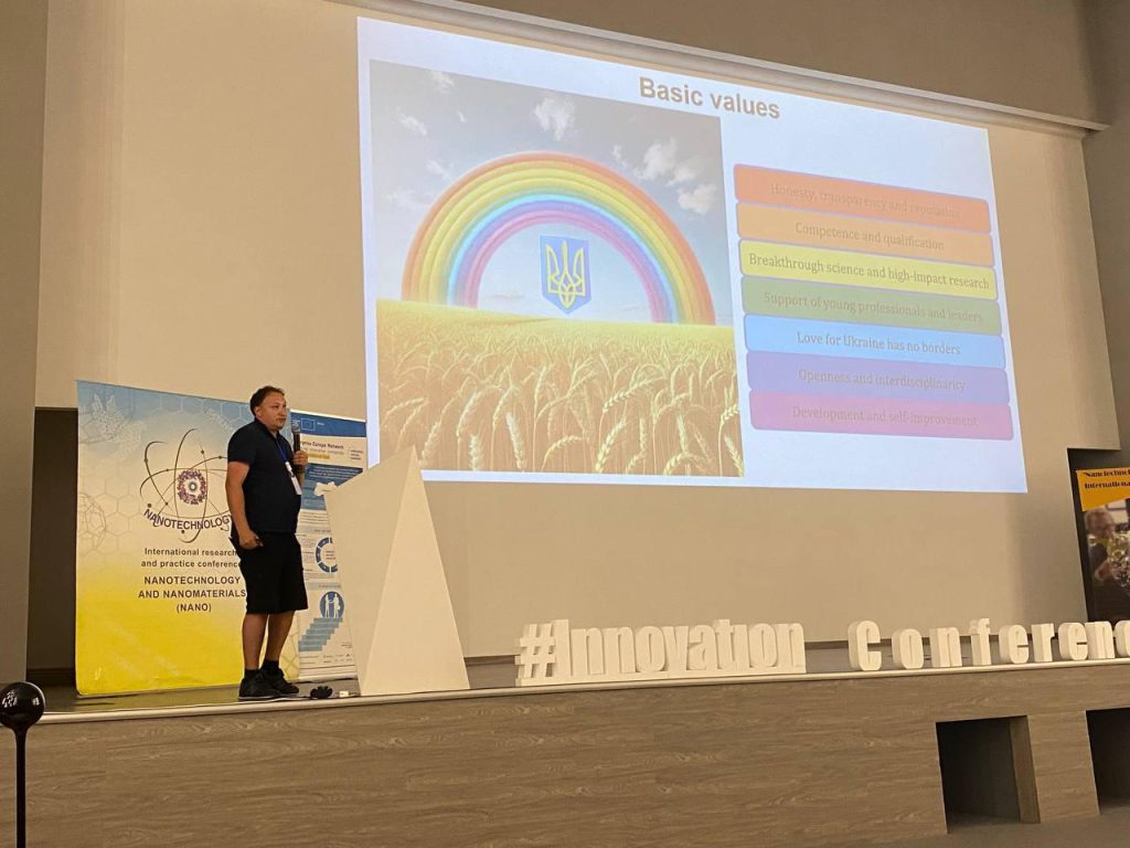 Oleg Yermakov on the stage of the conference in Uzhorod